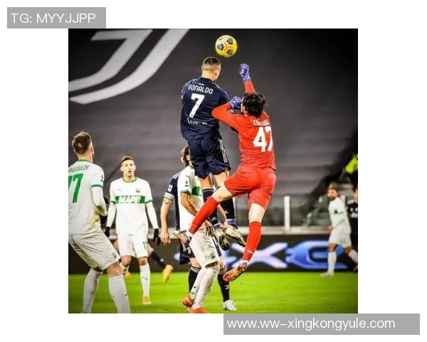 文班在挡拆后华丽转身空接背扣展现惊人弹跳与技巧