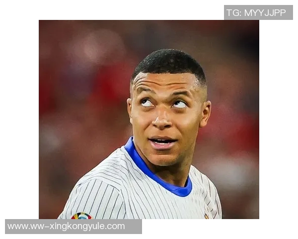 姆巴佩左膝不适与手指骨折仍执意出战展现求战决心